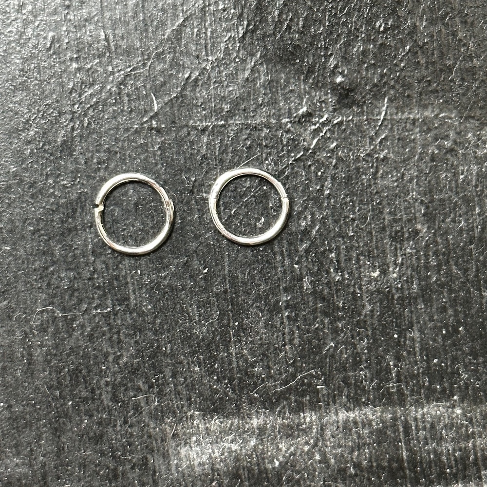 Kendra Scott Gina Seamless Huggie Earrings in 14K White Gold